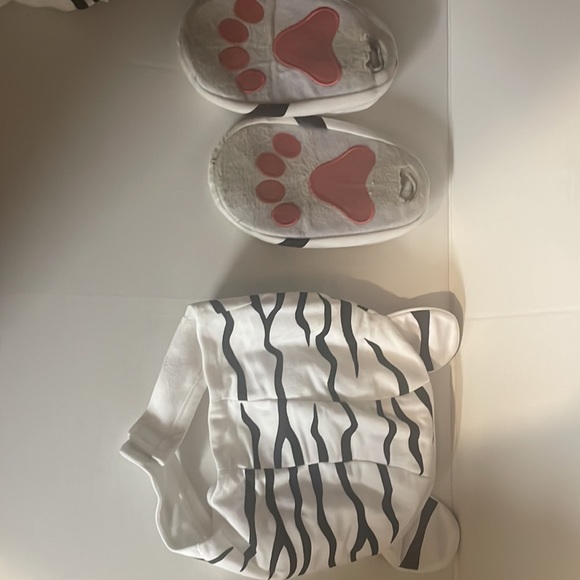 White Tiger 🐯 size 4/5 Toddler used condition unisex! - Picture 5 of 7